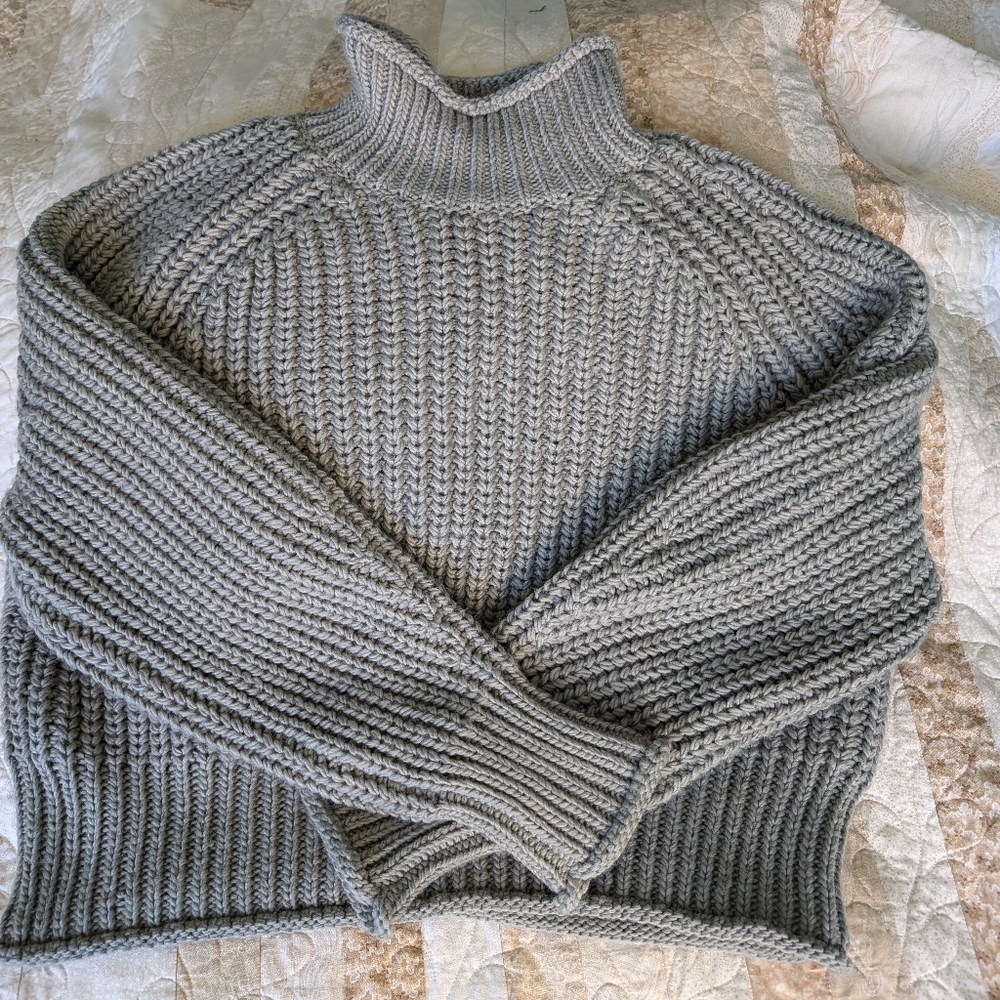 H&M size Large Cable knit mock neck sweater, sage green